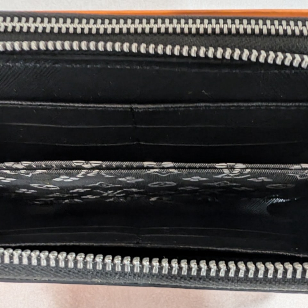 Louis Vuitton Damier Graphite Wallet with Silver Accents - Picture 3 of 12